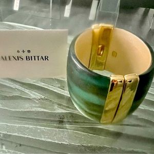Green lucite & Alexis Bittar bracelet 💚✨
